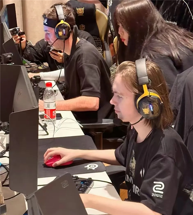 V4电竞节：Gambit击败Entropiq夺得冠军