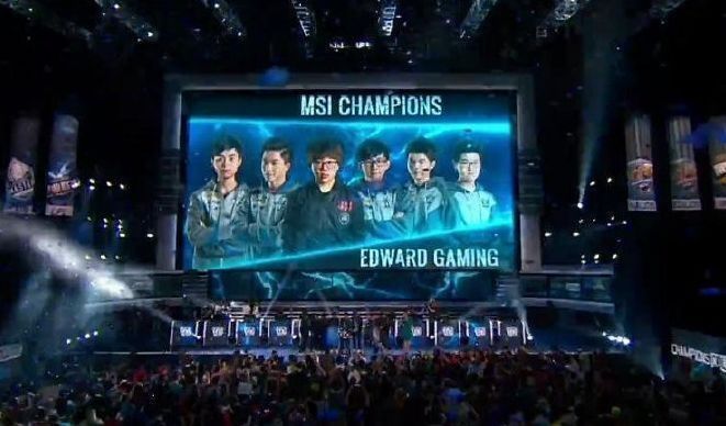 今日，LCS赛区的FLY战队官宣了前KT中单选手VicLa的加入，在2022LCK夏季赛VicLa获得了年度最佳新秀的荣誉。