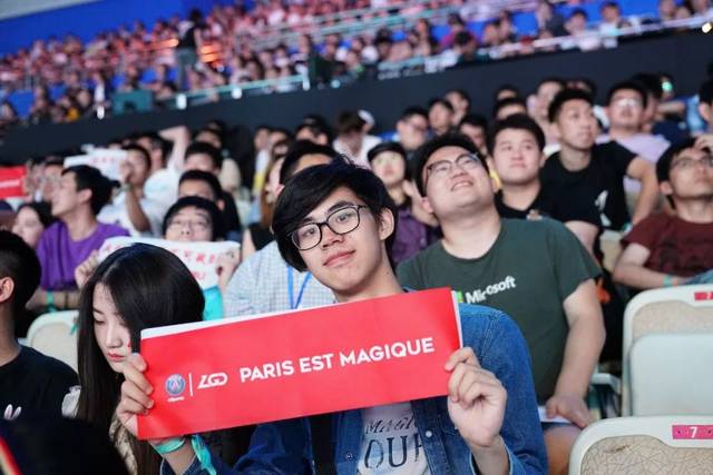 OG 从 Virtus.pro 租借 FL4MUS;