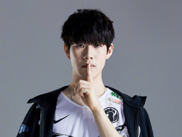 NAVI vs Astralis 和 BIG vs G2： BLAST Bounty 2025 第二轮的紧张对局： 资格赛